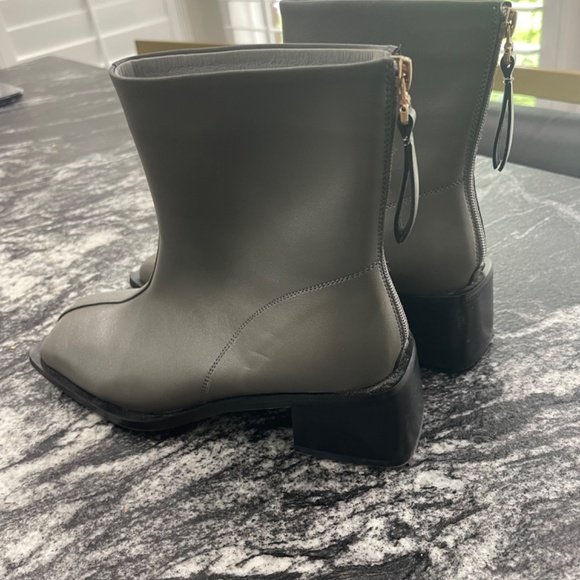 GREY BOOT square toe   like new - Picture 4 of 7